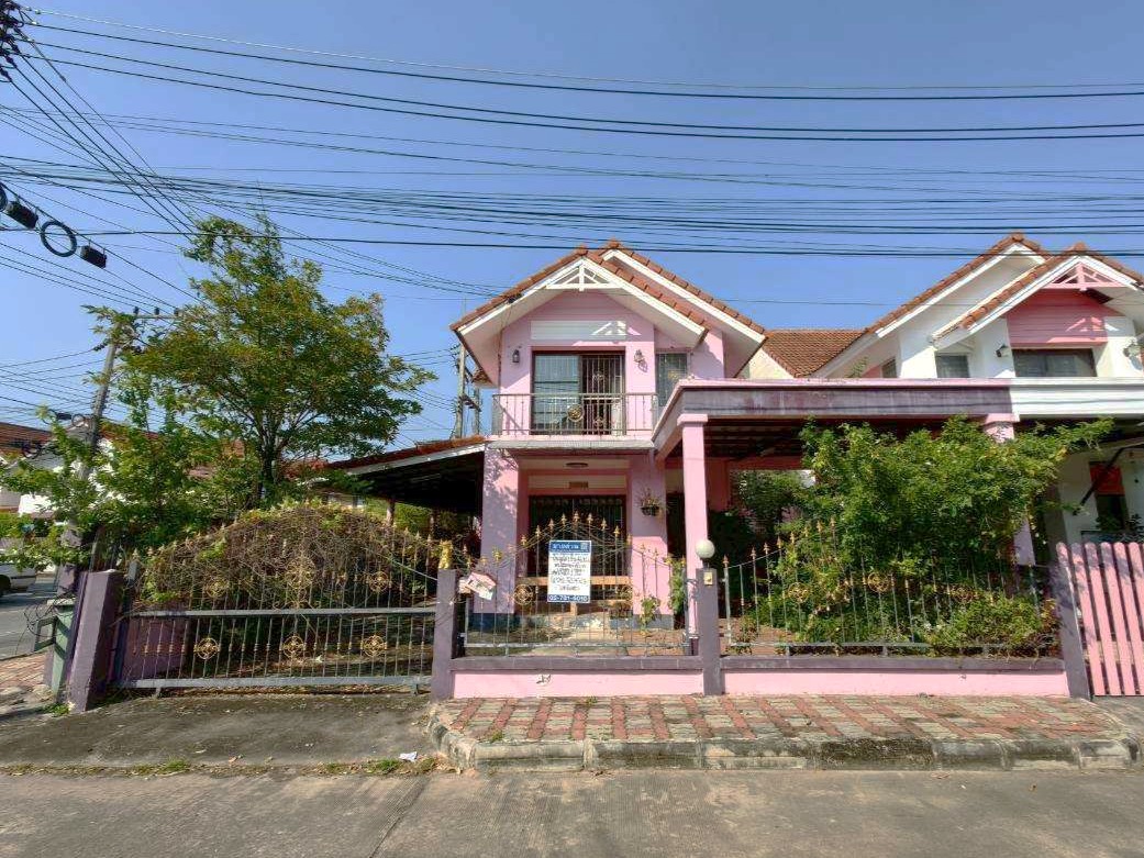 บ้านแฝด 2 ชั้น โฮมทาวน์ ศรีราชา