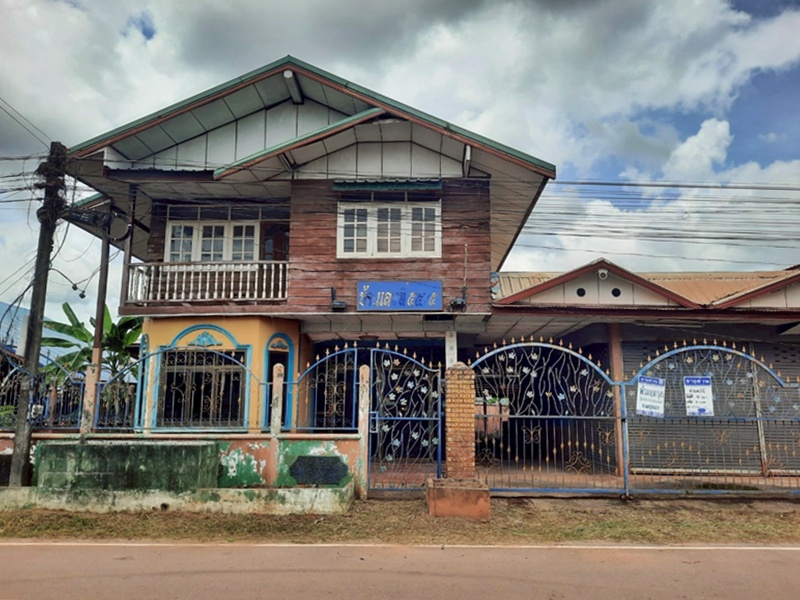 บ้านพักอาศัยครึ่งตึกครึ่งไม้ 2 ชั้น เนื้อที่ 91 ตร.วา อ.บ้านดุง จ.อุดรธานี
